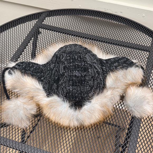 Surell Black Knit Hat with Faux Fur Trim - Picture 2 of 8